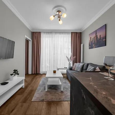 Mokotow - Park, Metro & Shops Nearby - By Rentujemy