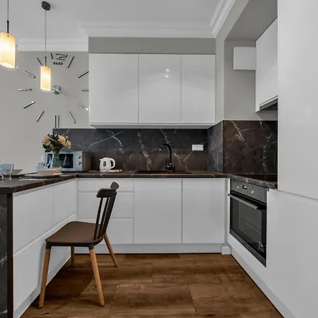 Mokotow - Park, Metro & Shops Nearby - By Rentujemy Appartement Varsovie