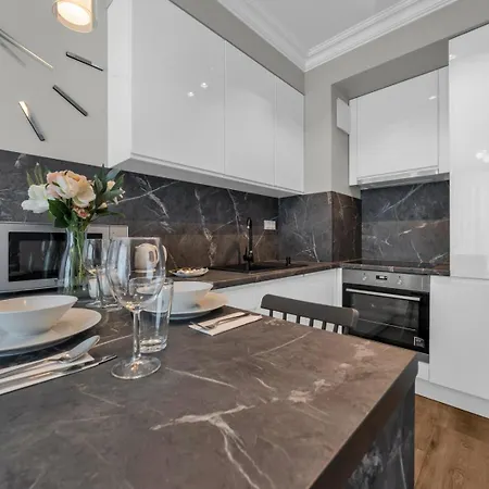 Mokotow - Park, Metro & Shops Nearby - By Rentujemy Varsavia