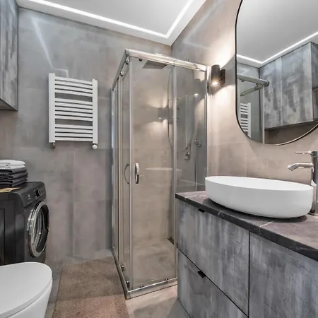 Mokotow - Park, Metro & Shops Nearby - By Rentujemy 아파트