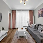 Lejlighed Mokotow - Park, Metro & Shops Nearby - By Rentujemy