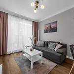 Mokotow - Park, Metro & Shops Nearby - By Rentujemy Lejlighed *